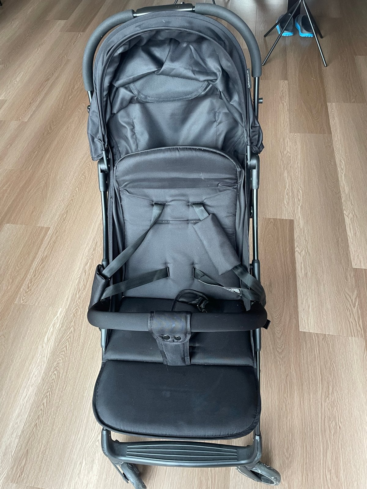 Lichtgewicht buggy z.g.a.n. met opbergvakken, Kinderen en Baby's, Buggy's, Ophalen of Verzenden, Zo goed als nieuw, Overige merken
