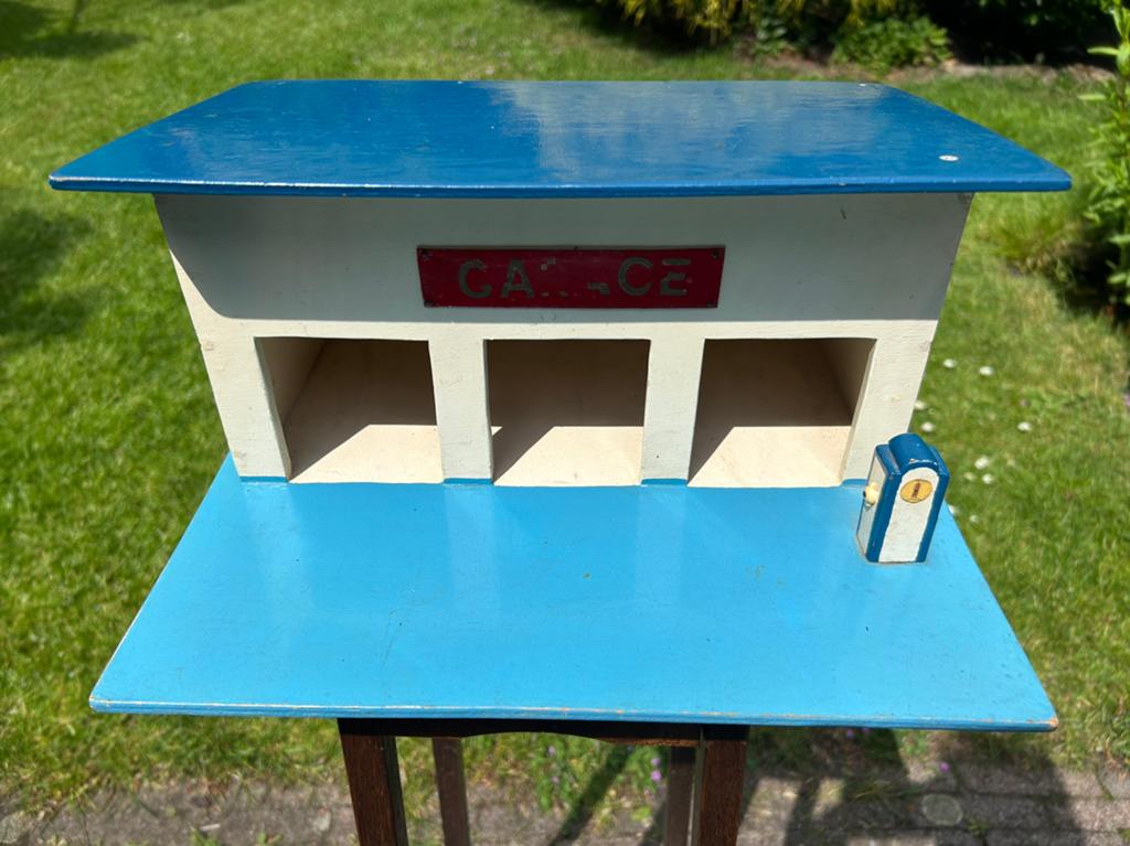 1x oude SPEELGOED GARAGE door mijn opa voor mij gebouwd, Ophalen of Verzenden