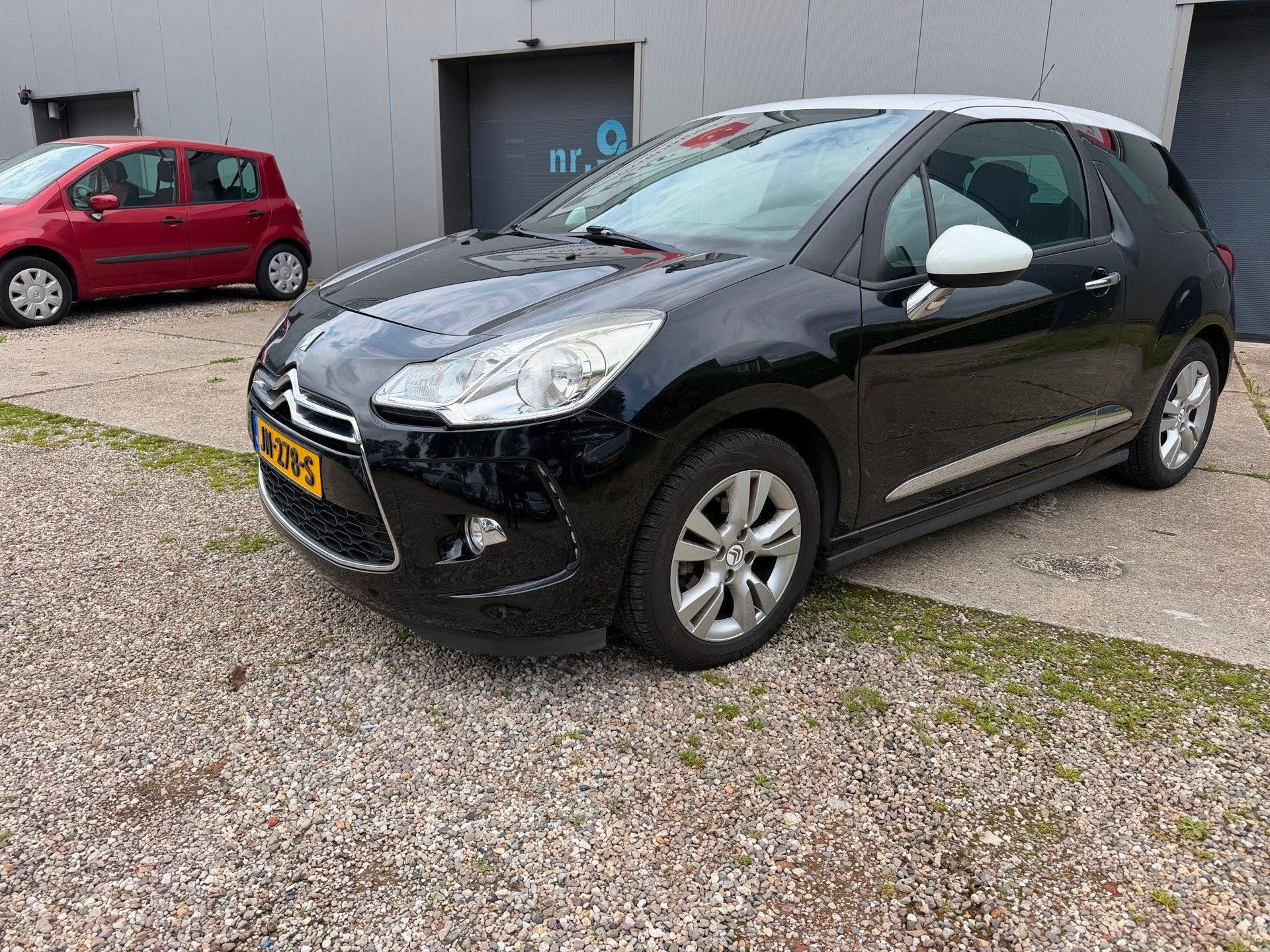 Citroen DS3 1.2 PureTech So Chic, Voorwielaandrijving, 1199 cc, 82 pk, Zwart