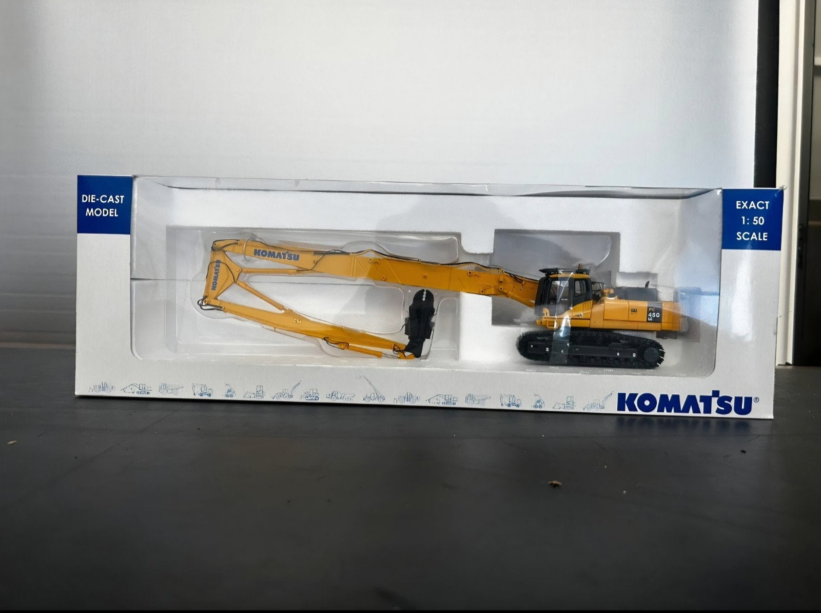 UNIVERSAL HOBBIES Komatsu PC 450 LC met sloopgiek, Hobby en Vrije tijd, Modelauto's | 1:50, Ophalen of Verzenden, Nieuw, Hijskraan, Tractor of Landbouw