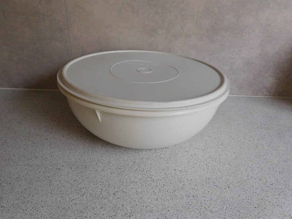 Tupperware Deeg Mixer of Beslagkom 6 liter 32x14 cm. Creme, Gebruikt, 600 ml, Overige typen, Ophalen of Verzenden