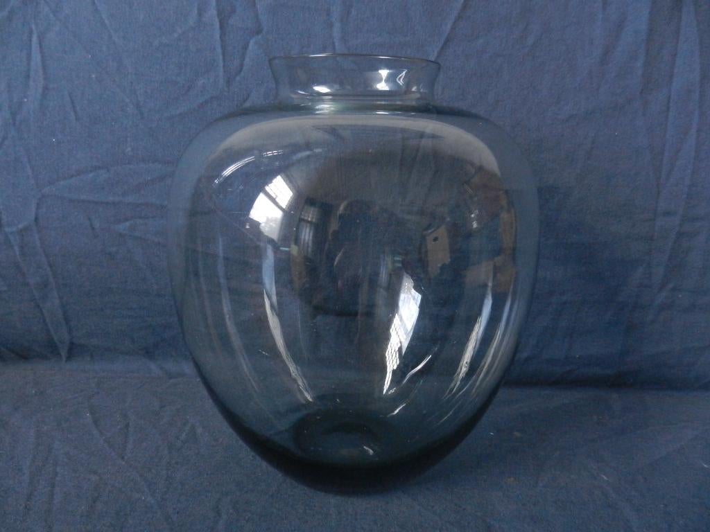 Glazen vaas Andries Copier 1946 grijs/staalblauw h 19,6 cm, Antiek en Kunst, Antiek | Glas en Kristal, Ophalen of Verzenden
