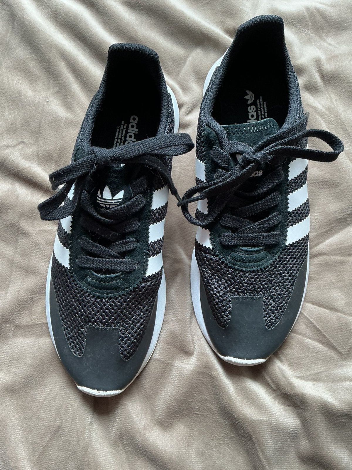 Adidas schoenen, Ophalen of Verzenden, Zo goed als nieuw, Zwart, Sneakers of Gympen