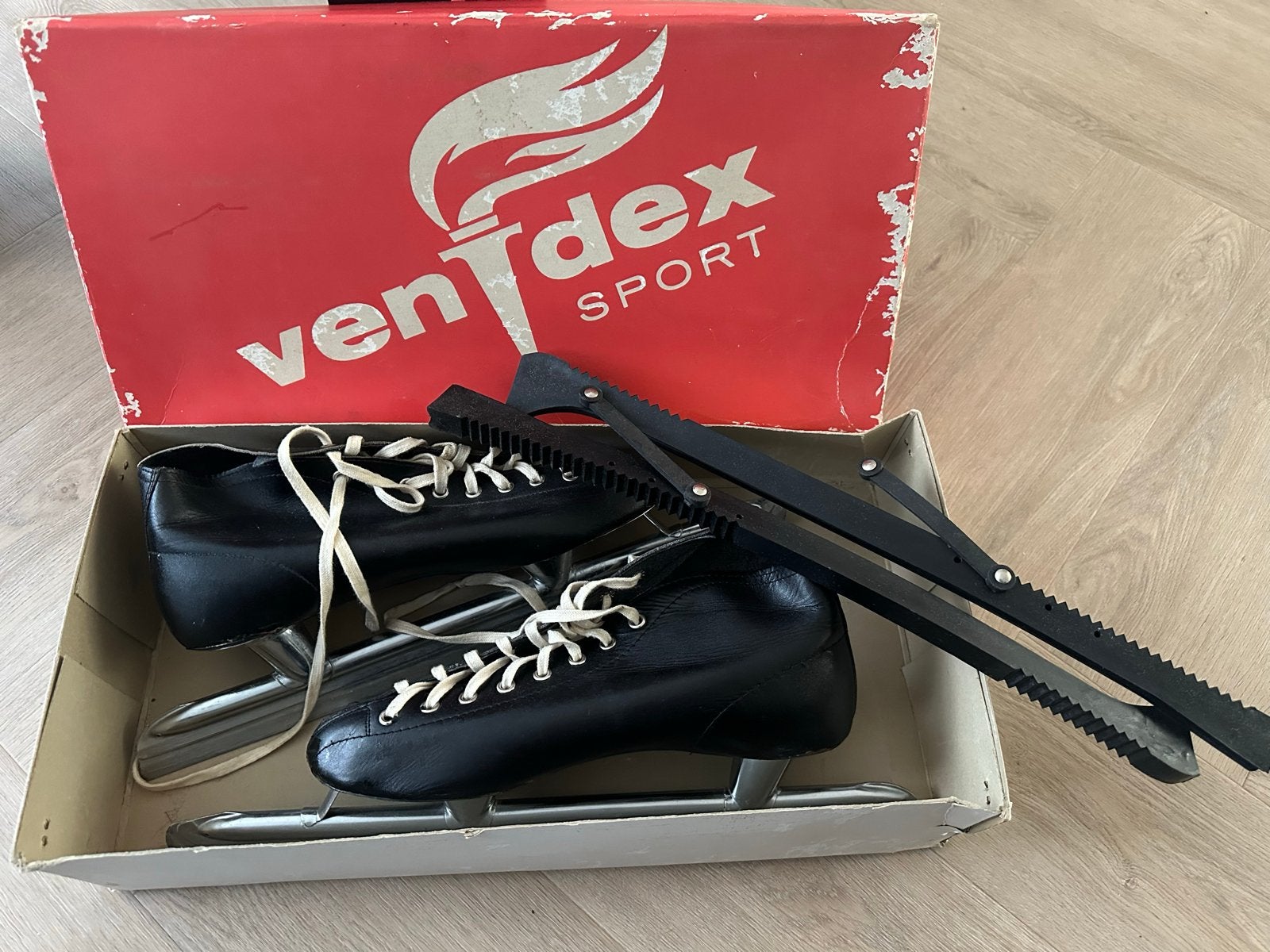 Vendex Noren schaatsen - Maat 44 - Inclusief beschermers, Ophalen of Verzenden, Gebruikt, Noren, Overige merken