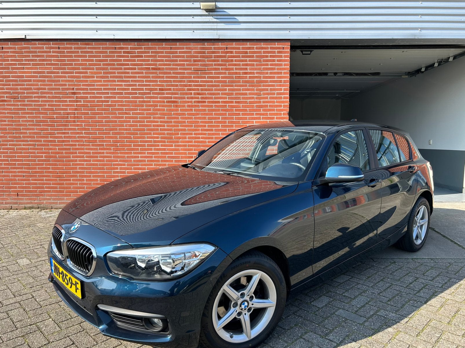 Slechts 92.412km met NAP BMW 1-Serie 116i 2015 Nieuw staat!, Auto's, Achterwielaandrijving, 1280 kg, Met garantie (alle), Origineel Nederlands