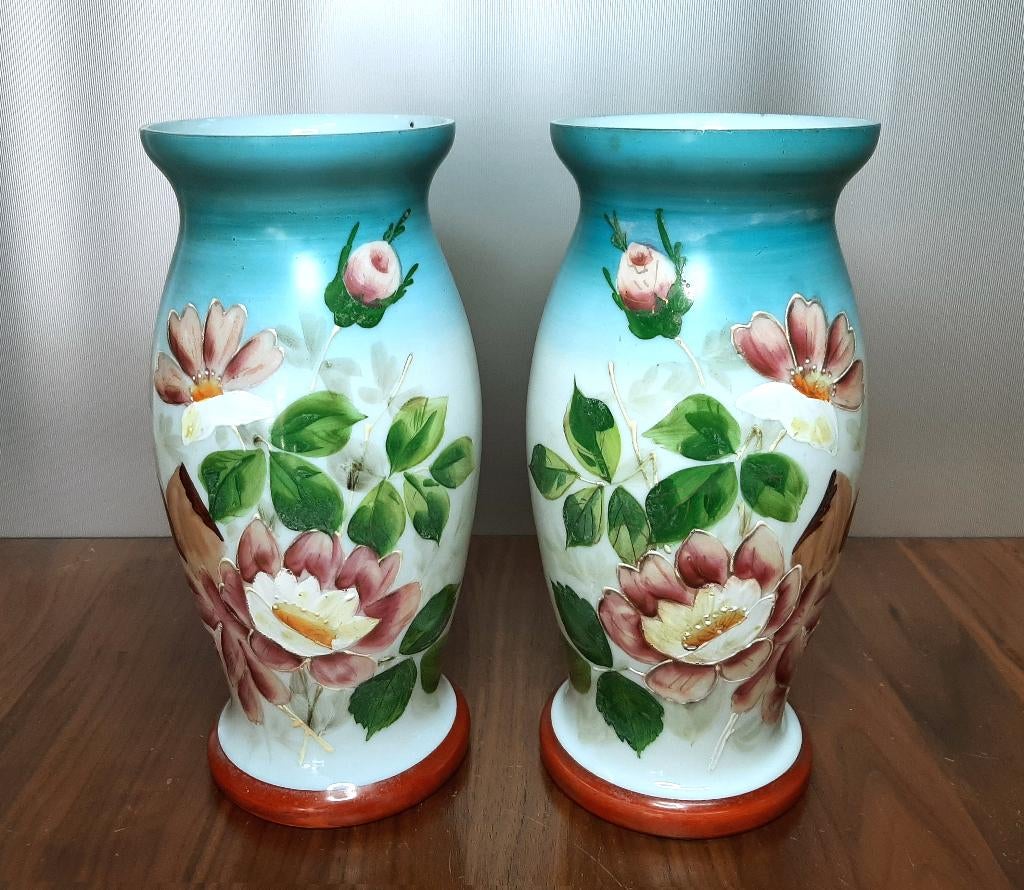 set van twee prachtige oude siervazen. 26,5 cm. hoog., Ophalen