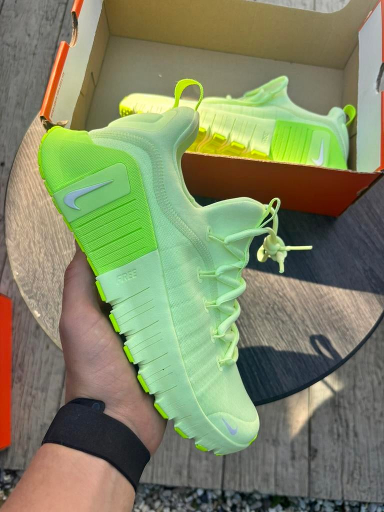 Nike free metcon 6 barely volt - maat 40,5 - nieuw, Kleding | Dames, Schoenen, J, Geel, Nieuw, Ophalen of Verzenden