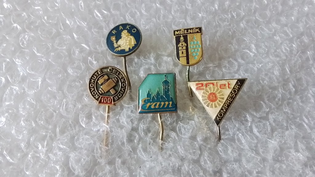 5 verschillende buitenlandse speldjes, Ophalen of Verzenden, Zo goed als nieuw, Overige onderwerpen
