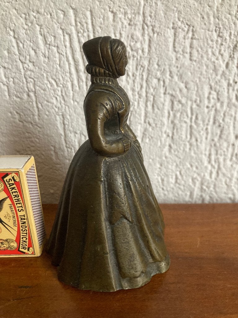 Antieke koperen bronzen klassieke tafelbel dame lady bell, Ophalen of Verzenden