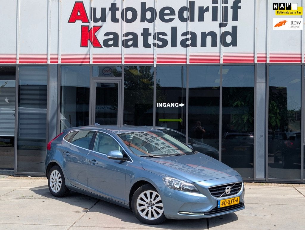 Volvo V40 1.6 D2 Momentum, Auto's, Volvo, Bedrijf, Te koop, V40, ABS, Adaptive Cruise Control, Airbags, Airconditioning, Automatische klimaatregeling