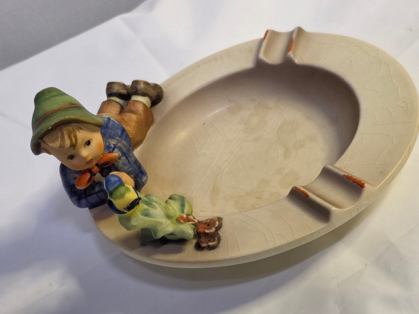 Vintage Goebel Hummel asbak met jongen en vogel, Ophalen of Verzenden