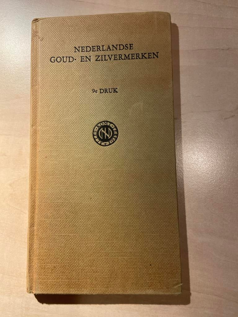 Nederlandse Goud- en Zilvermerken - Elias Voet Jr., Ophalen of Verzenden, Gelezen