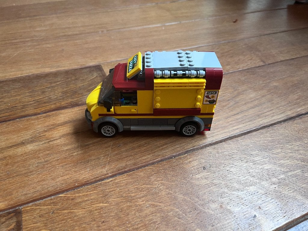 Twee LEGO sets: vuilnis wagen en pizza wagen, Ophalen, Lego, Meerdere sets, City