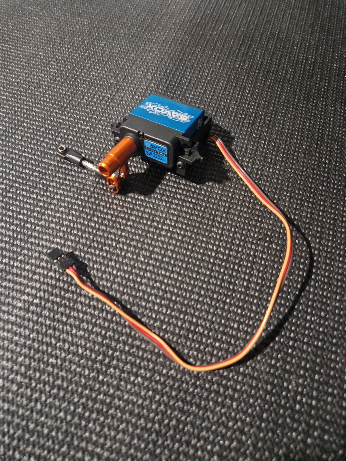 traxxas xmaxx 8s upgrade 46kg servo savox sw-1212sg, Ophalen of Verzenden, Zo goed als nieuw