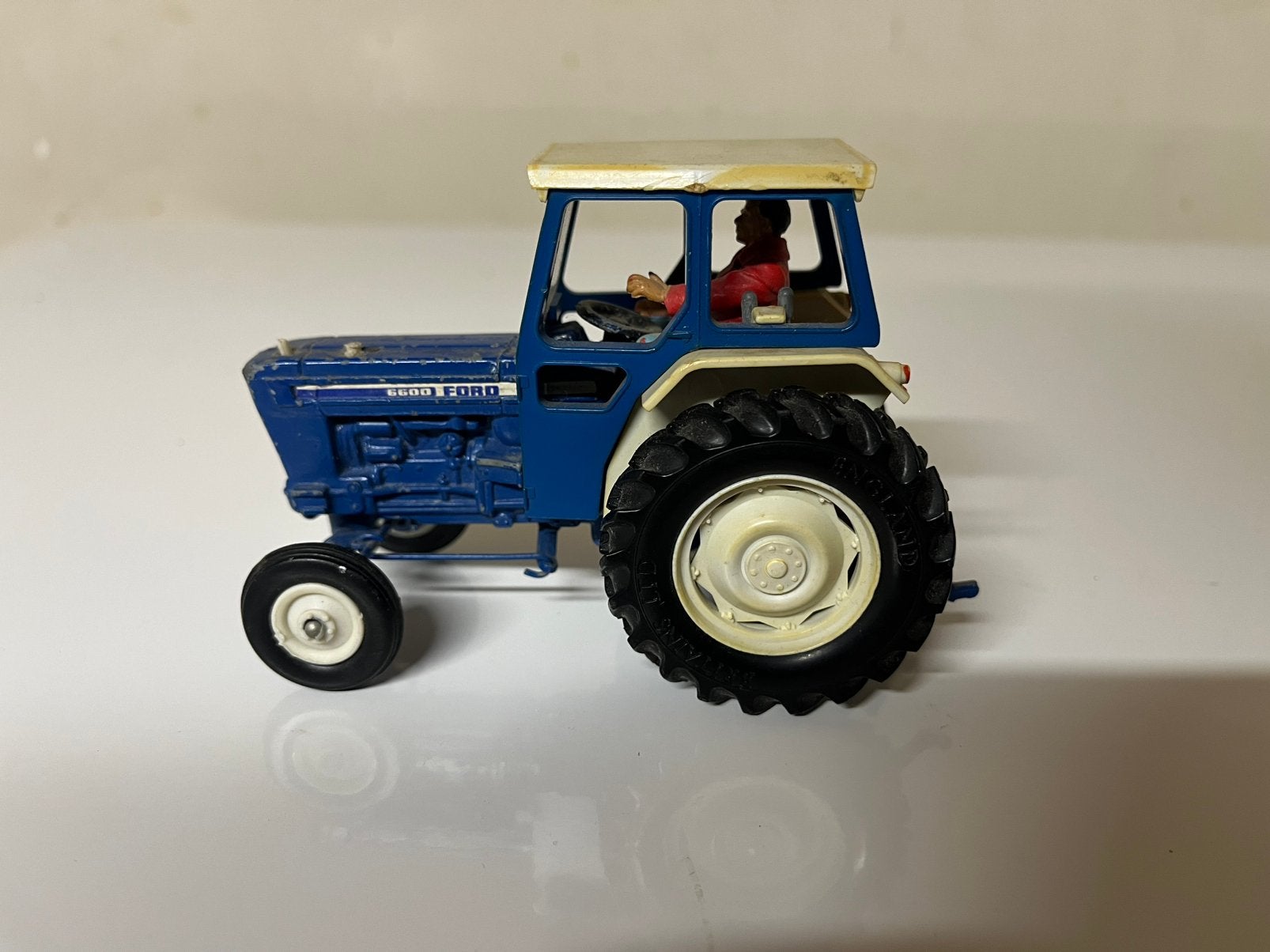 Britains 9524, Ford 6600 Tractor + CABINE + Bestuurder, 1:32, Ophalen of Verzenden, Gebruikt, Tractor of Landbouw, Britains