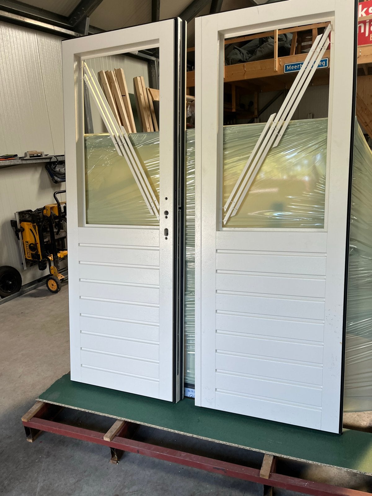 Nieuwe hardhouten tuindeuren (2 sets), Ophalen, 120 cm of meer, Nieuw, Buitendeur