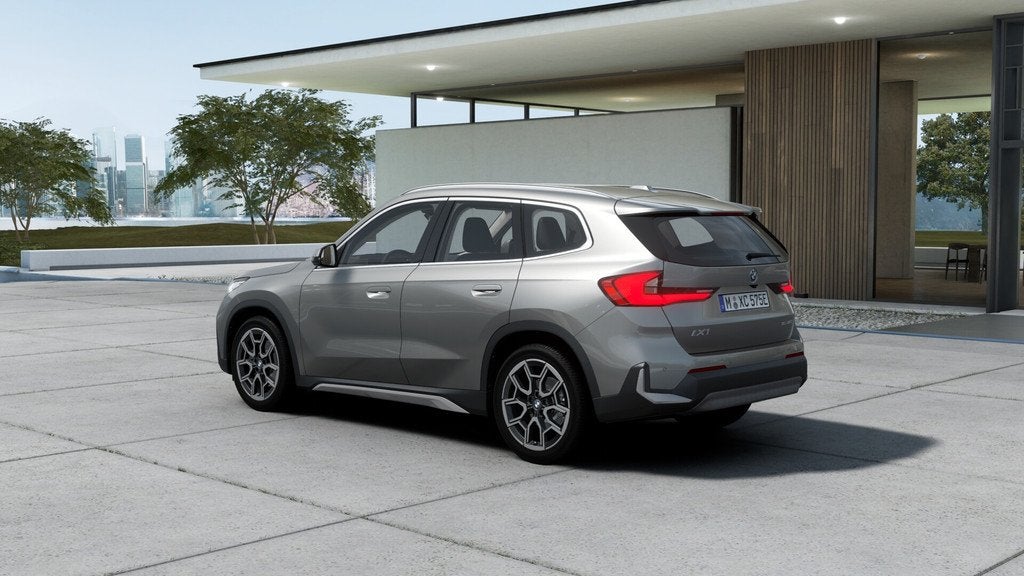 BMW iX1 eDrive20 xLine / Panoramadak / Comfort Access / Adap, Auto's, BMW, Zwart, Leder, Nieuw, Stoelverwarming