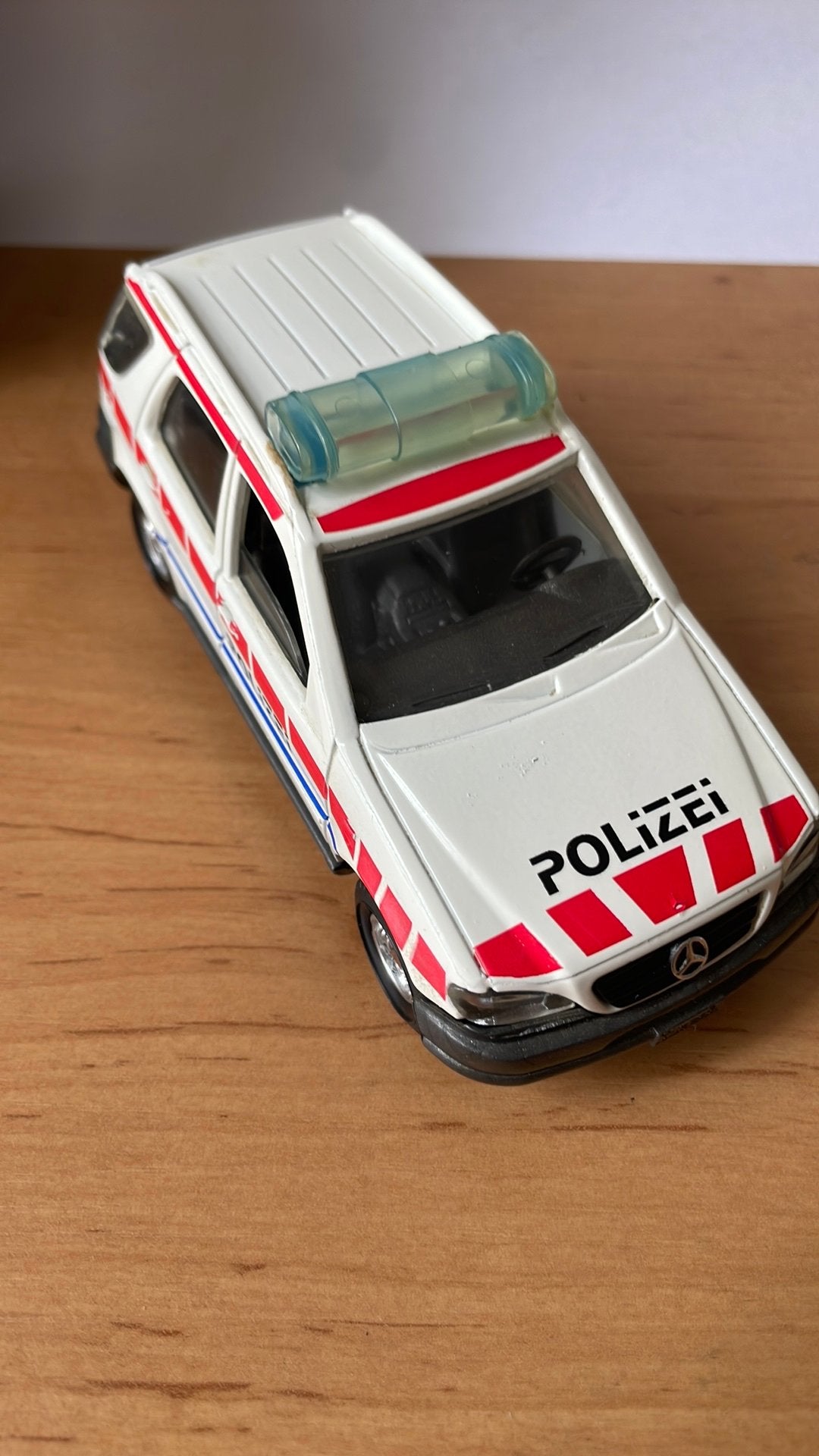 Mercedes Benz M class politie Oostenrijk, Hobby en Vrije tijd, Modelauto's | 1:24, Ophalen of Verzenden, Zo goed als nieuw, Overige merken