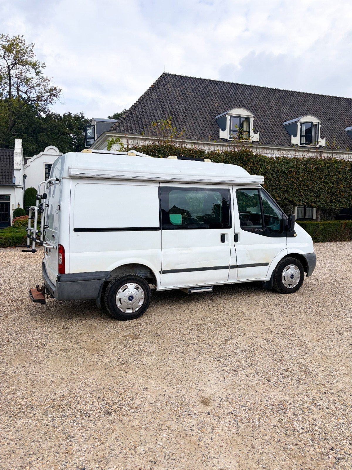 Foto 4 van Ford Transit 2-persoons camper | Zonnepanelen & luifel