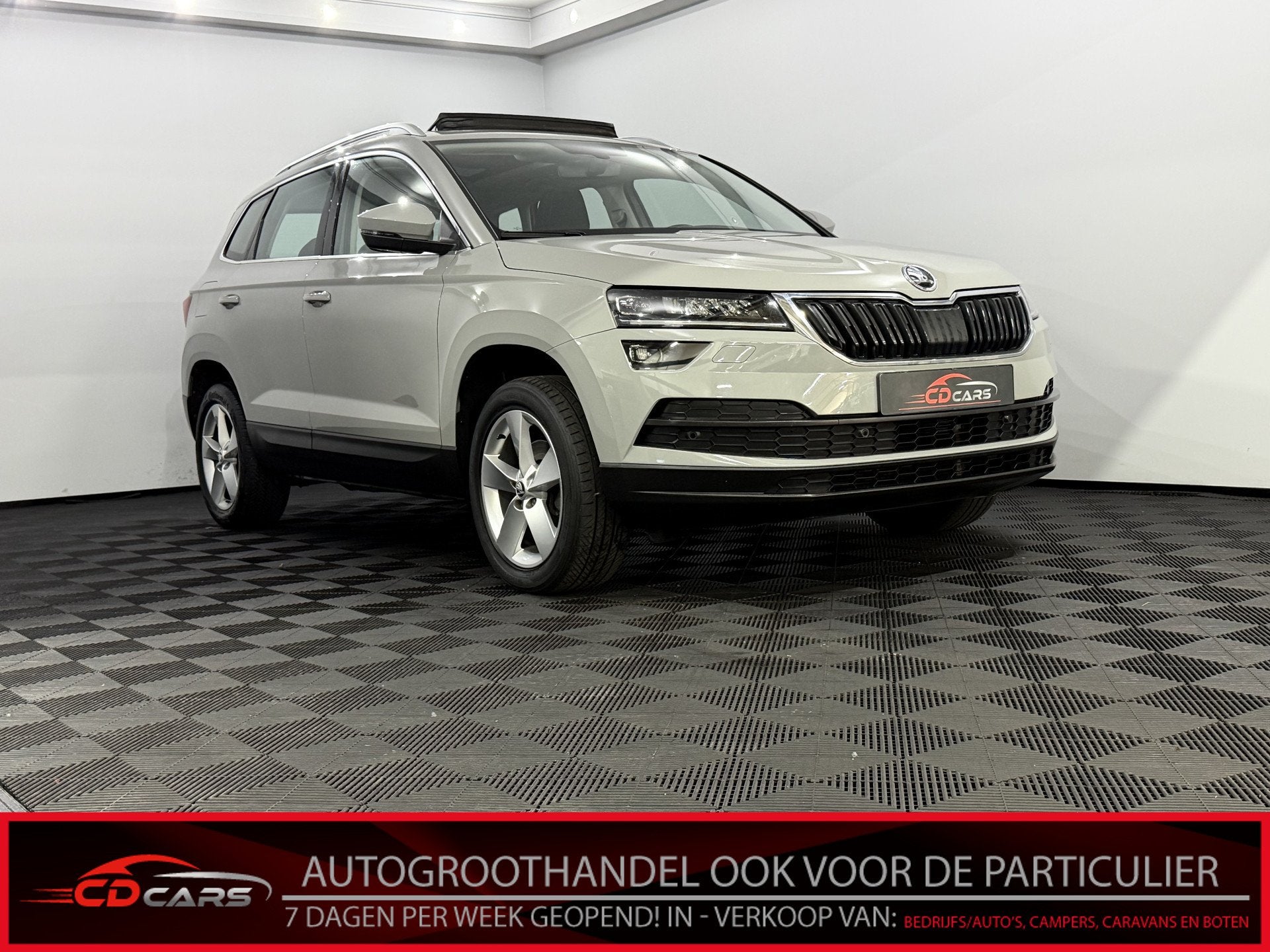 Skoda Karoq 1.0 TSI Business Edition Panoramadak, Camera, Na, Voorwielaandrijving, Stof, Gebruikt, Euro 6