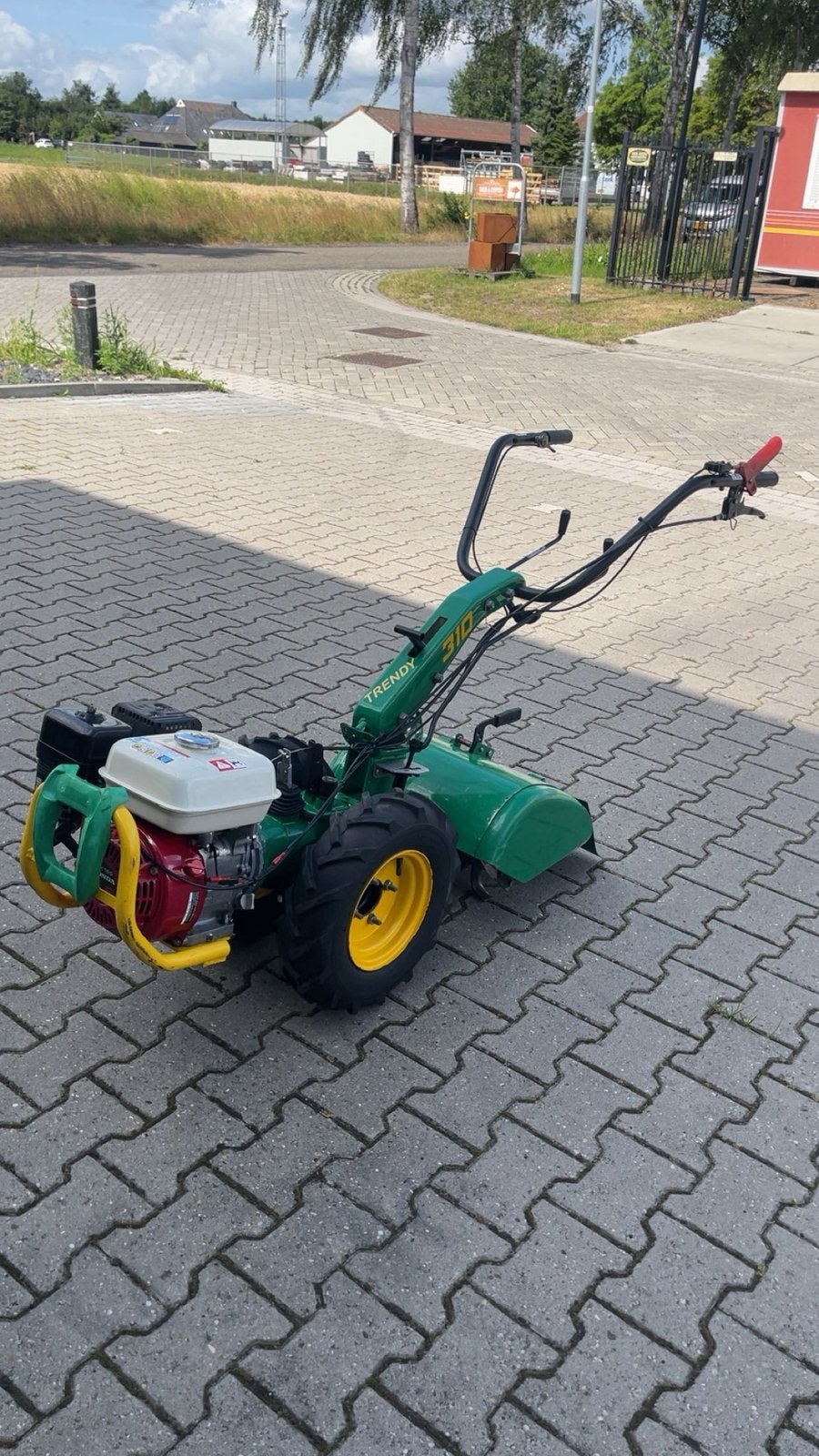 Tuinfrees te huur, Ophalen, Zo goed als nieuw, 50 cm of meer