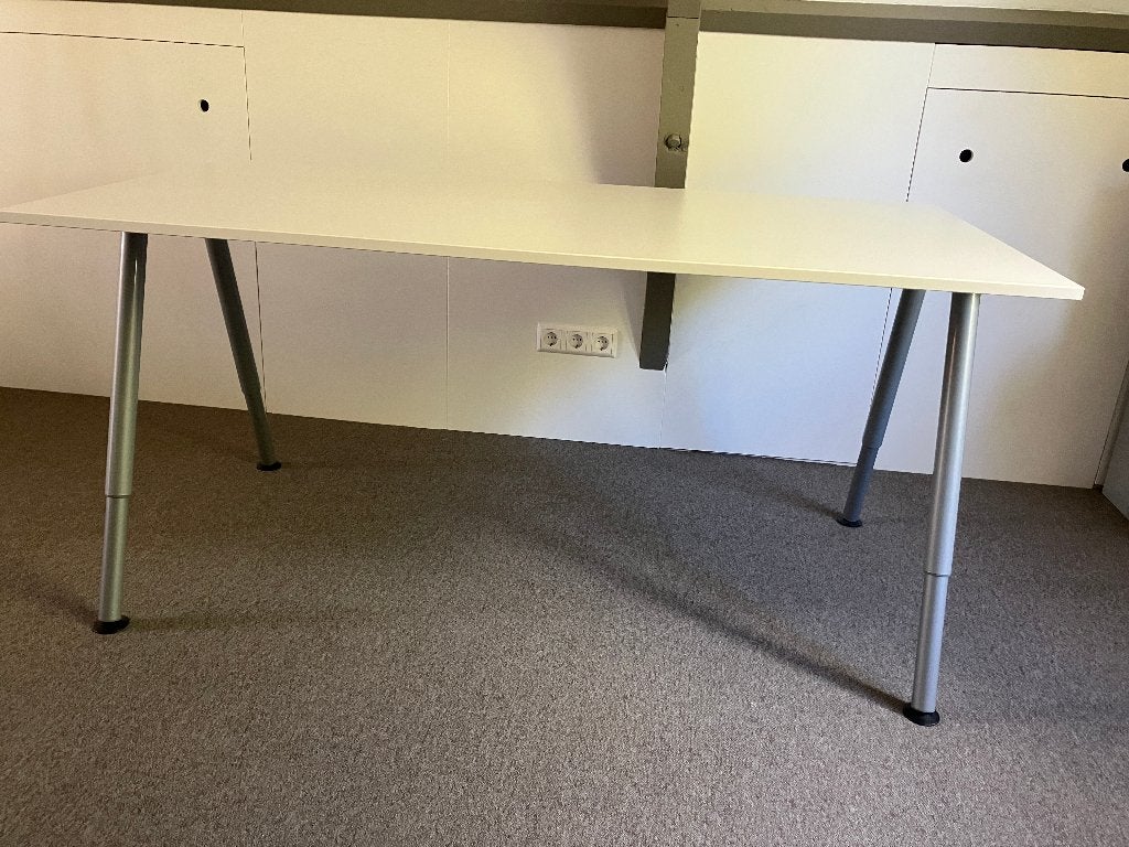 Bureau 160 x 80 cm Galant Ikea wit in goede staat, Ophalen, 160 cm, Gebruikt, In hoogte verstelbaar