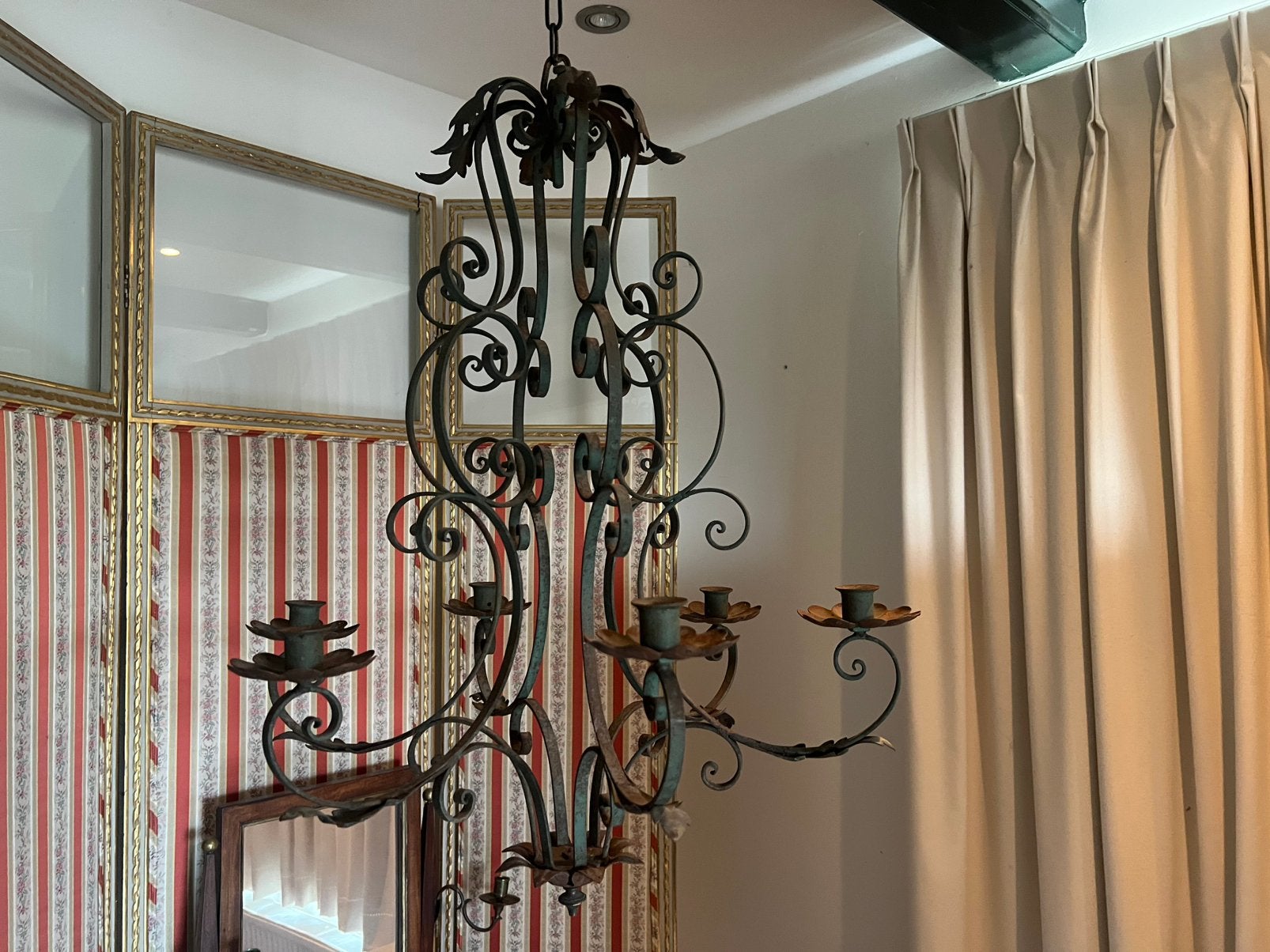 Brocante metalen Franse kaarsen kroonluchter (geen elektra), Huis en Inrichting, Ophalen of Verzenden, Zo goed als nieuw