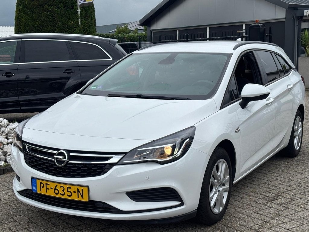 Opel Astra Sports Tourer 1.0 Online Editio 2017 Wit Trekhaak, Stof, Gebruikt, Euro 6, 1178 kg