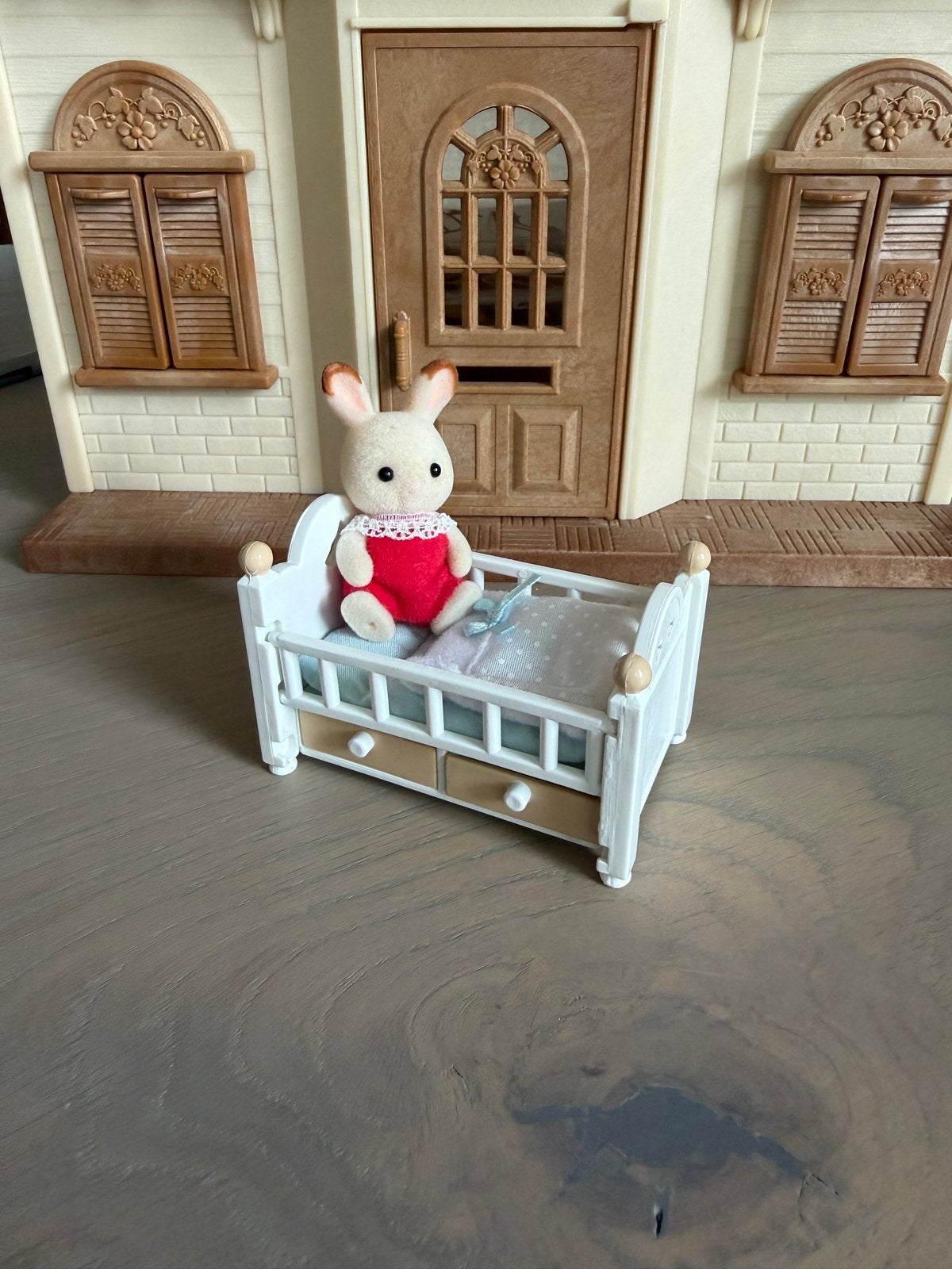 Sylvanian Families Baby Konijn met Wiegje, Ophalen of Verzenden, Zo goed als nieuw, Jongen of Meisje