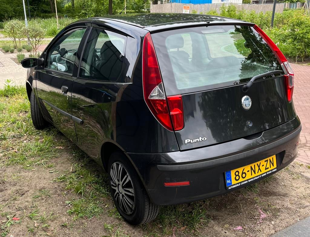 Fiat Punto 1.2 3DR 2004 Zwart, Auto's, 4 cilinders, 400 kg, Zwart, Origineel Nederlands