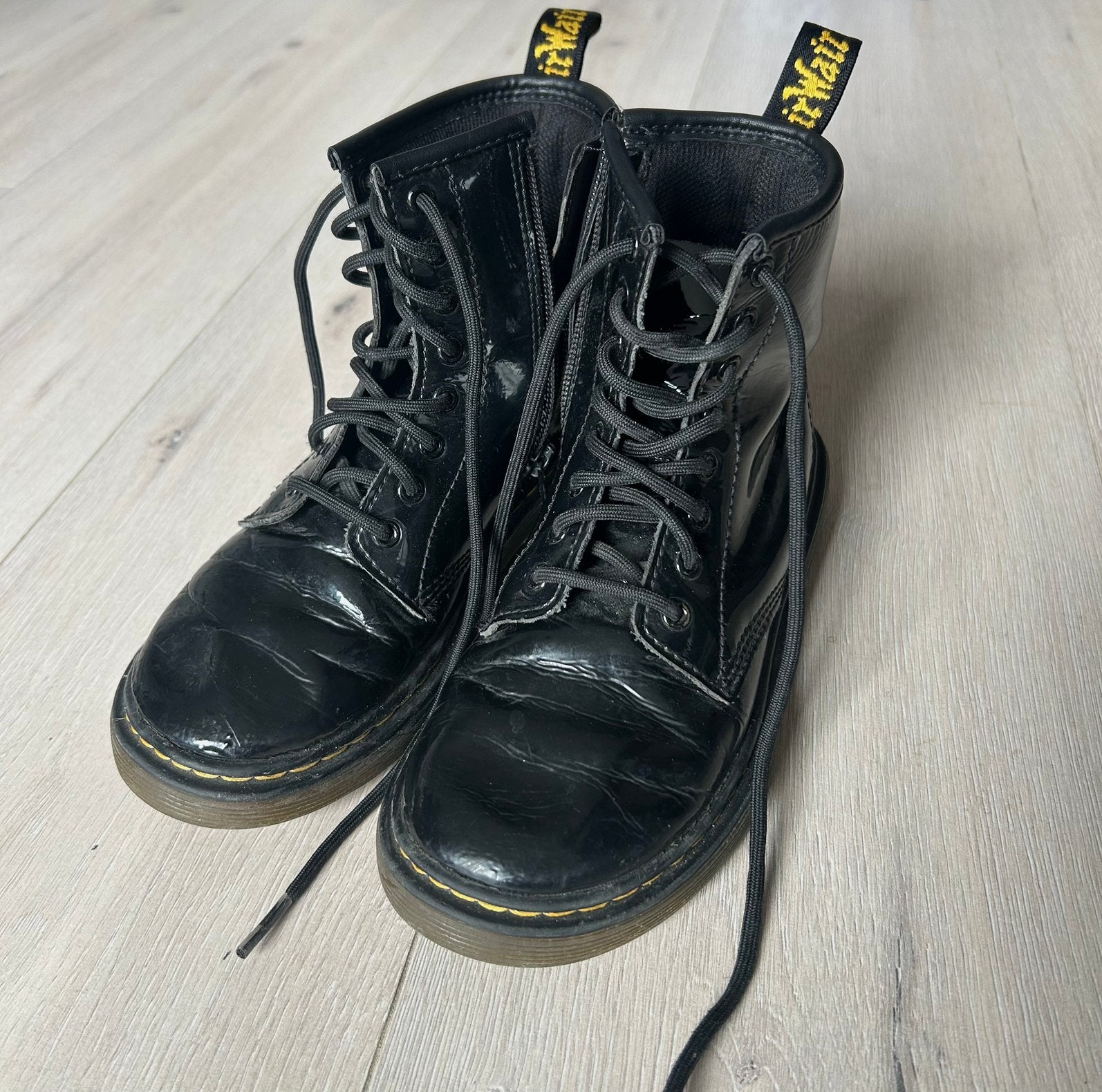 Dr. Martens kinderschoenen maat 32 zwart lak, Kinderen en Baby's, Kinderkleding | Schoenen en Sokken, Gebruikt, Meisje, Schoenen