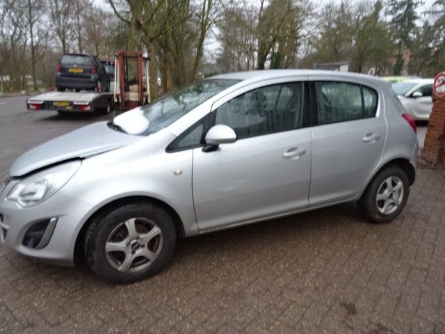 Opel Corsa D A12XER Bj 2013 1.2 16v 102000 km voor demontage, Gebruikt, -, -, Opel