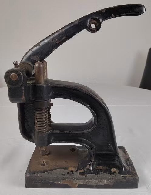 C.L Lasch & Co perforator / (hol) nietmachine, Antiek en Kunst, Ophalen