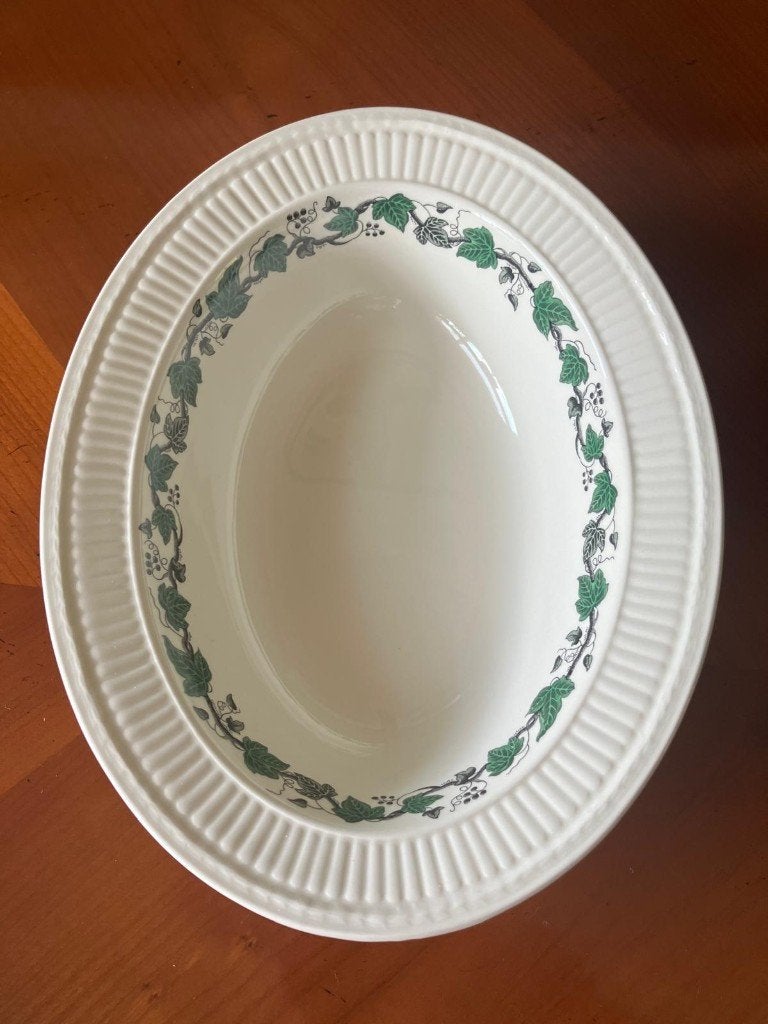 Wedgwood Edme Stratford ovale groenteschaal 26.5 cm., Ophalen of Verzenden, Overige stijlen, Schaal of Schalen, Zo goed als nieuw