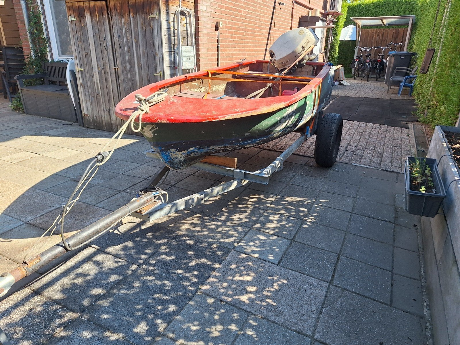 Opknapper boot met buitenboordmotor(25p) en trailer, Watersport en Boten, Motorboten en Motorjachten, Ophalen, Gebruikt, Buitenboordmotor