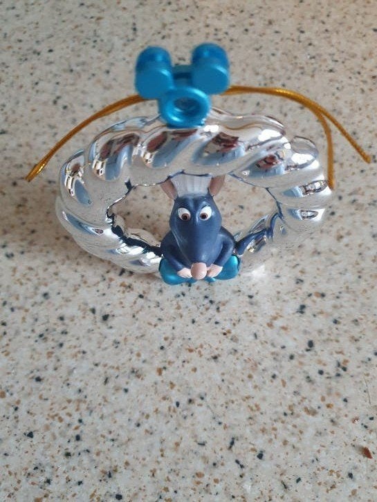 Nieuw Disney 'Ratatouille' Remy kerstornament!, Verzamelen, Disney, Ophalen of Verzenden, Overige figuren, Nieuw, Overige typen