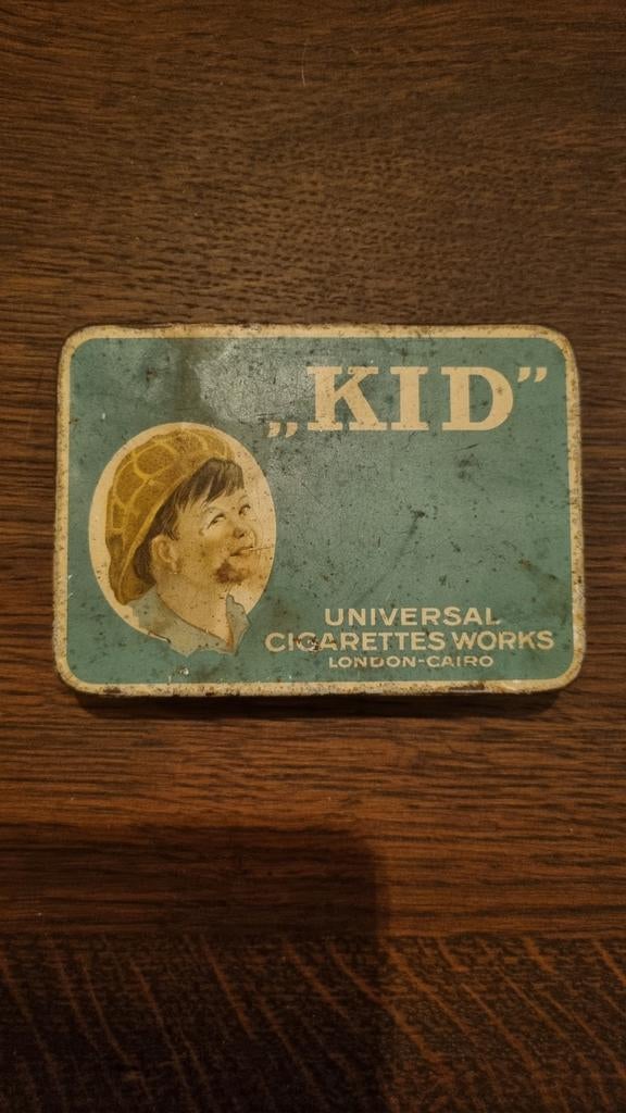 Vintage "KID" sigarettenblikje - Universal Cigarettes Works, Ophalen of Verzenden, Gebruikt, Overige, Overige merken