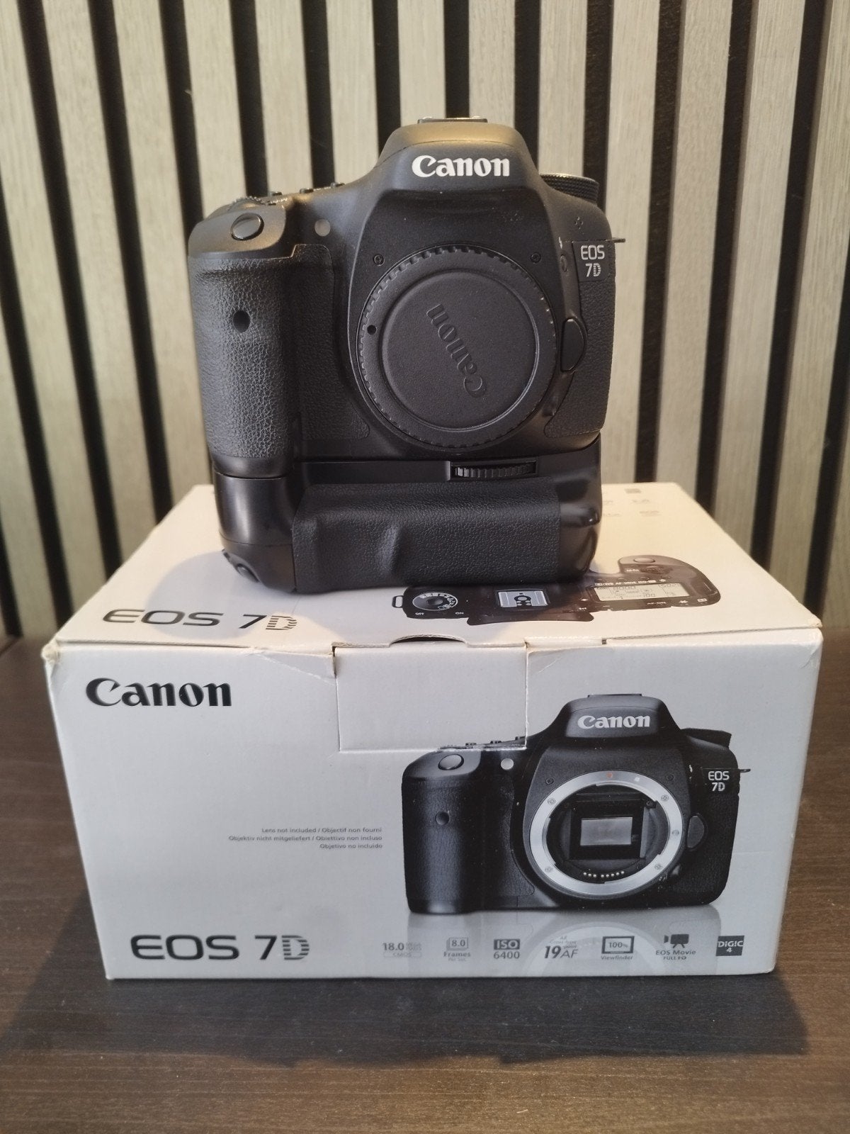 Canon EOS 7D spiegelreflexcamera met batterijgrip, Ophalen