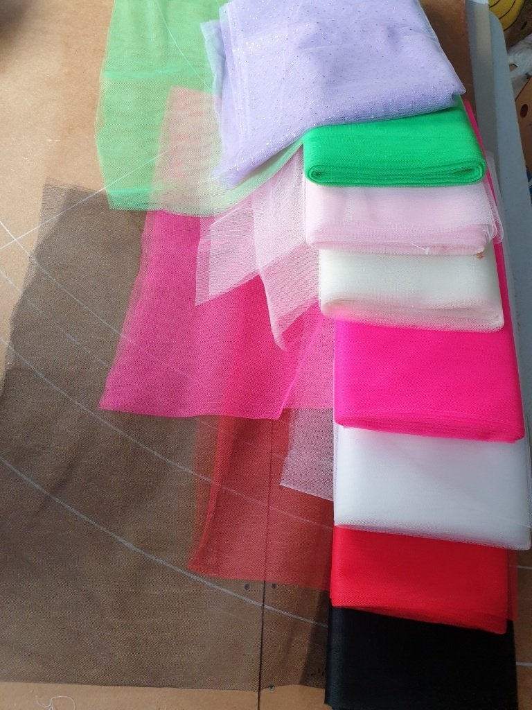 Heel veel verschillende kleuren tule!, Hobby en Vrije tijd, Stoffen en Lappen, Bruin, 120 cm of meer, Ophalen of Verzenden, Polyester