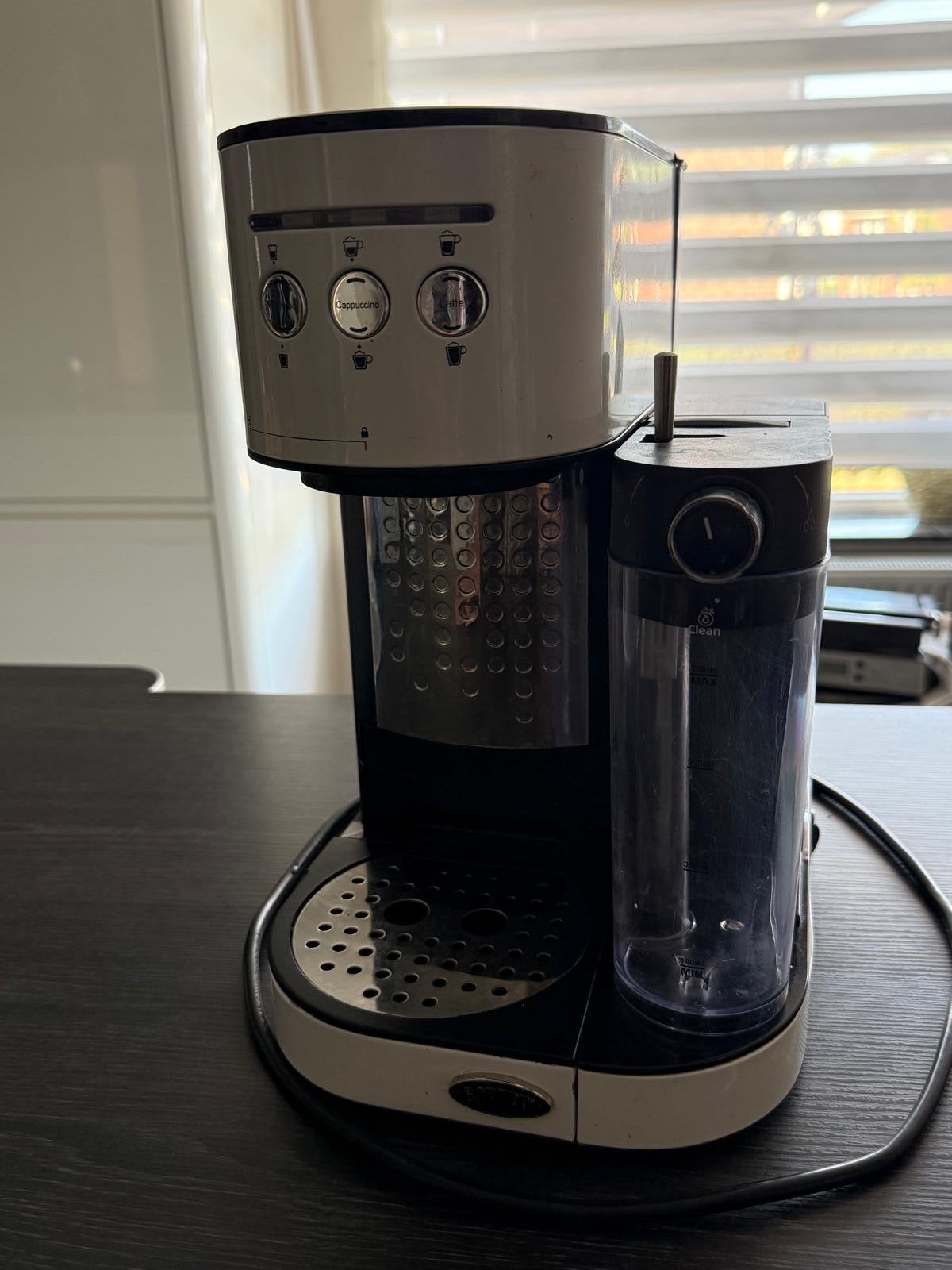 Te koop Borreti koffiemachine, Witgoed en Apparatuur, Afneembaar waterreservoir, Espresso apparaat, Gemalen koffie, Ophalen of Verzenden