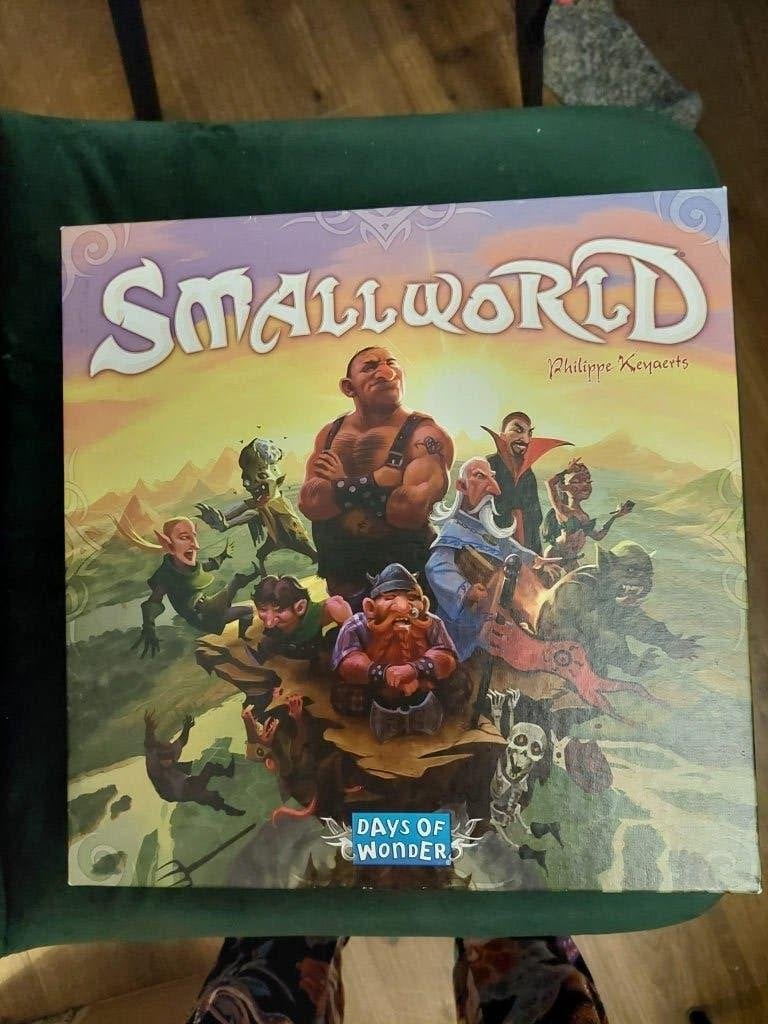 Small World, Vijf spelers of meer, Ophalen of Verzenden, Zo goed als nieuw, Days of Wonder