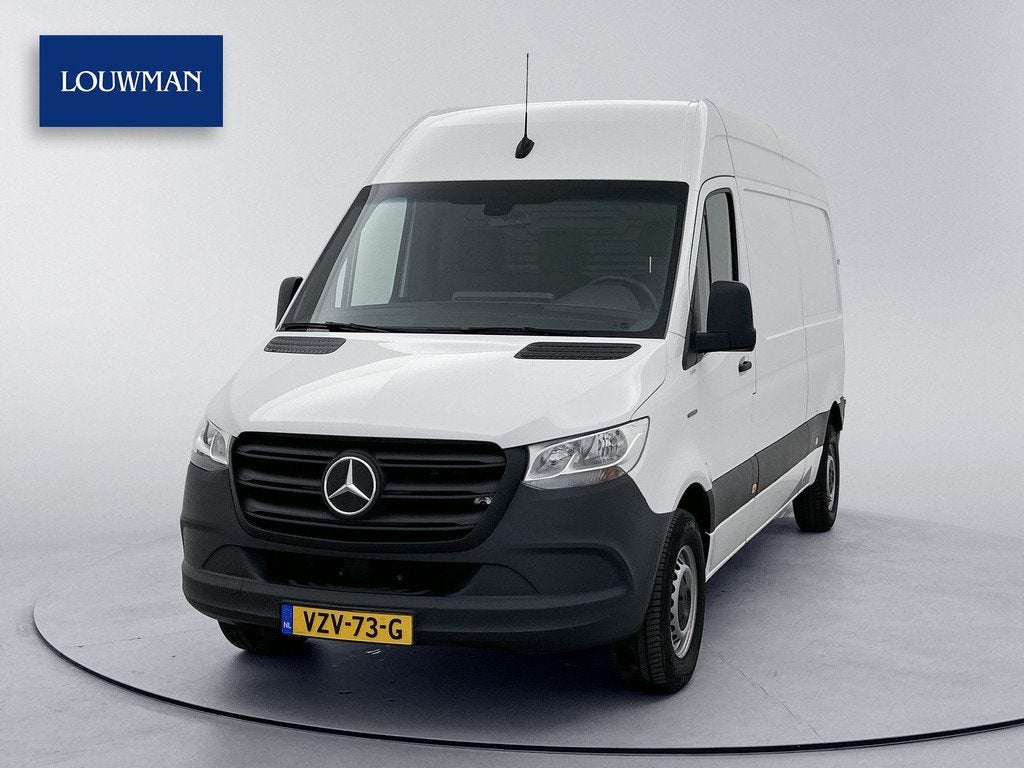 Mercedes-Benz eSprinter eSprinter L2H2 55kWh Camera Stoelver, Auto's, 142 km, Stof, Gebruikt, Zwart