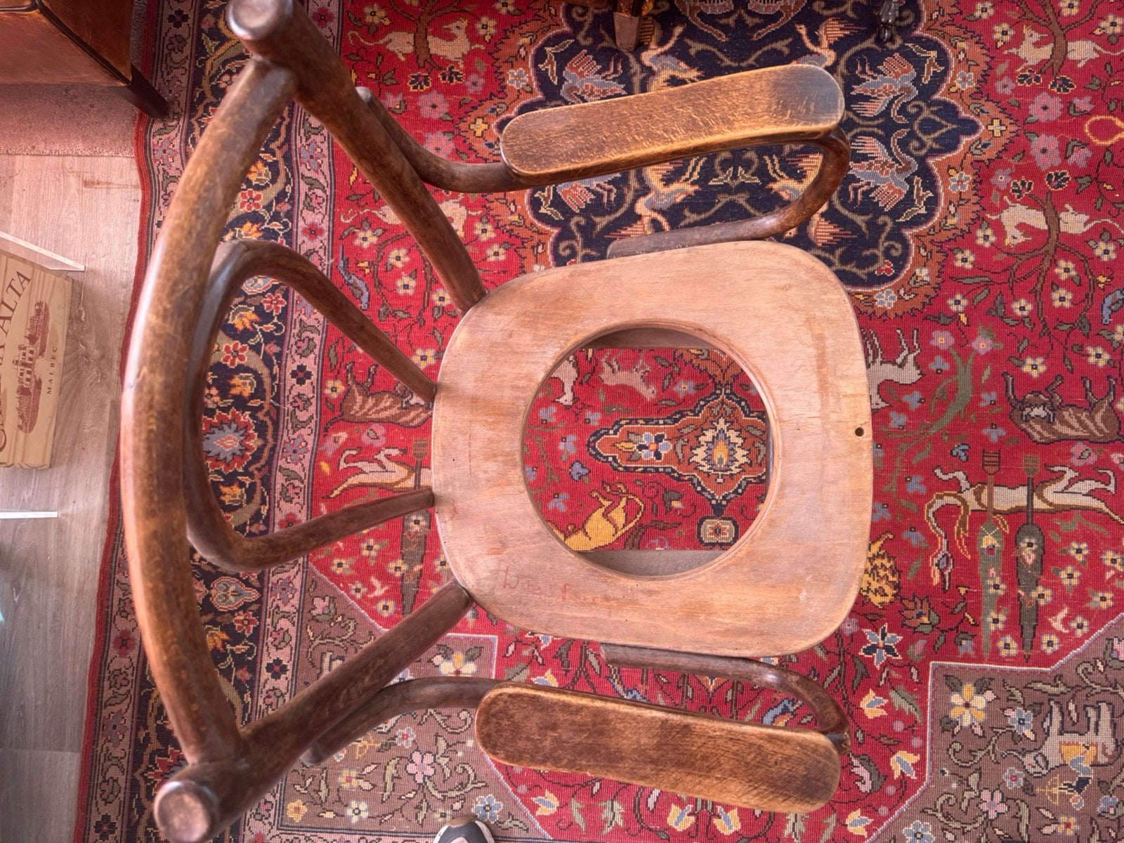 Originele THONET stoel met armleuningen en ronde opening, Ophalen of Verzenden