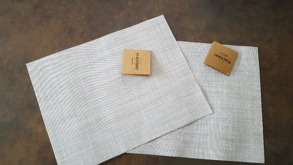 2x placemat Vallmo 33x 42 cm. zandkleur, Huis en Inrichting, Ophalen of Verzenden, Nieuw, Placemat