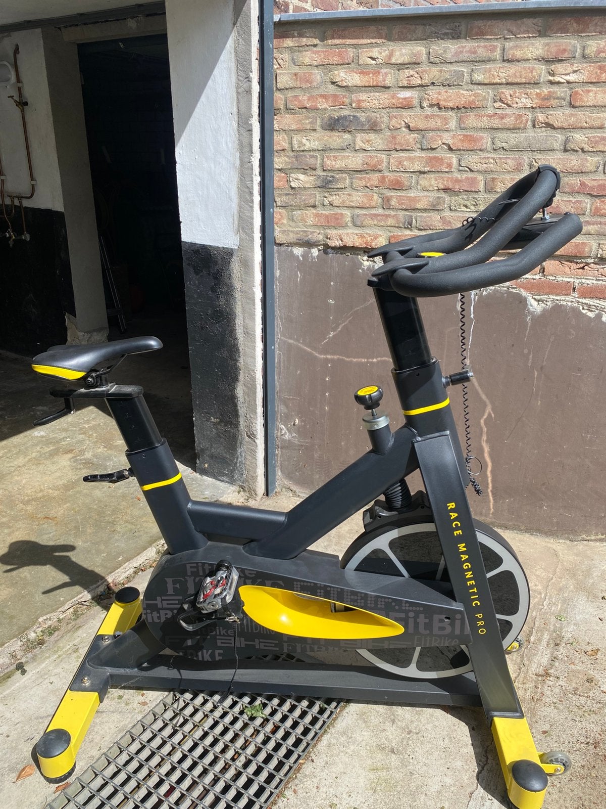 Spinning fiets hometrainer, Sport en Fitness, Ophalen, Zo goed als nieuw, Spinningfiets
