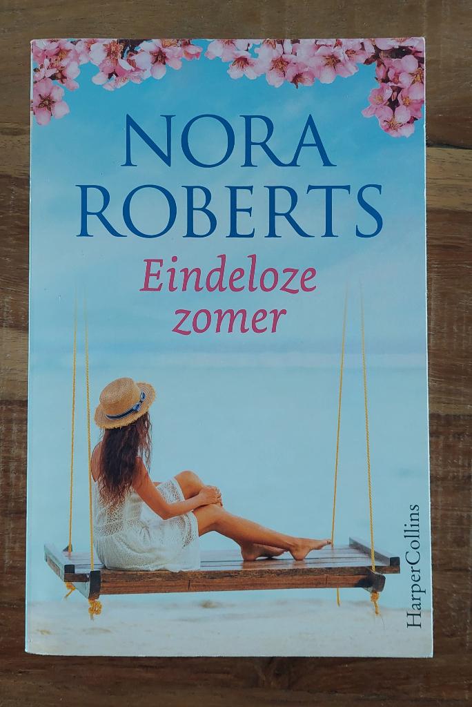 Eindeloze zomer, Boeken, Ophalen of Verzenden, Zo goed als nieuw, Nederland, Nora Roberts