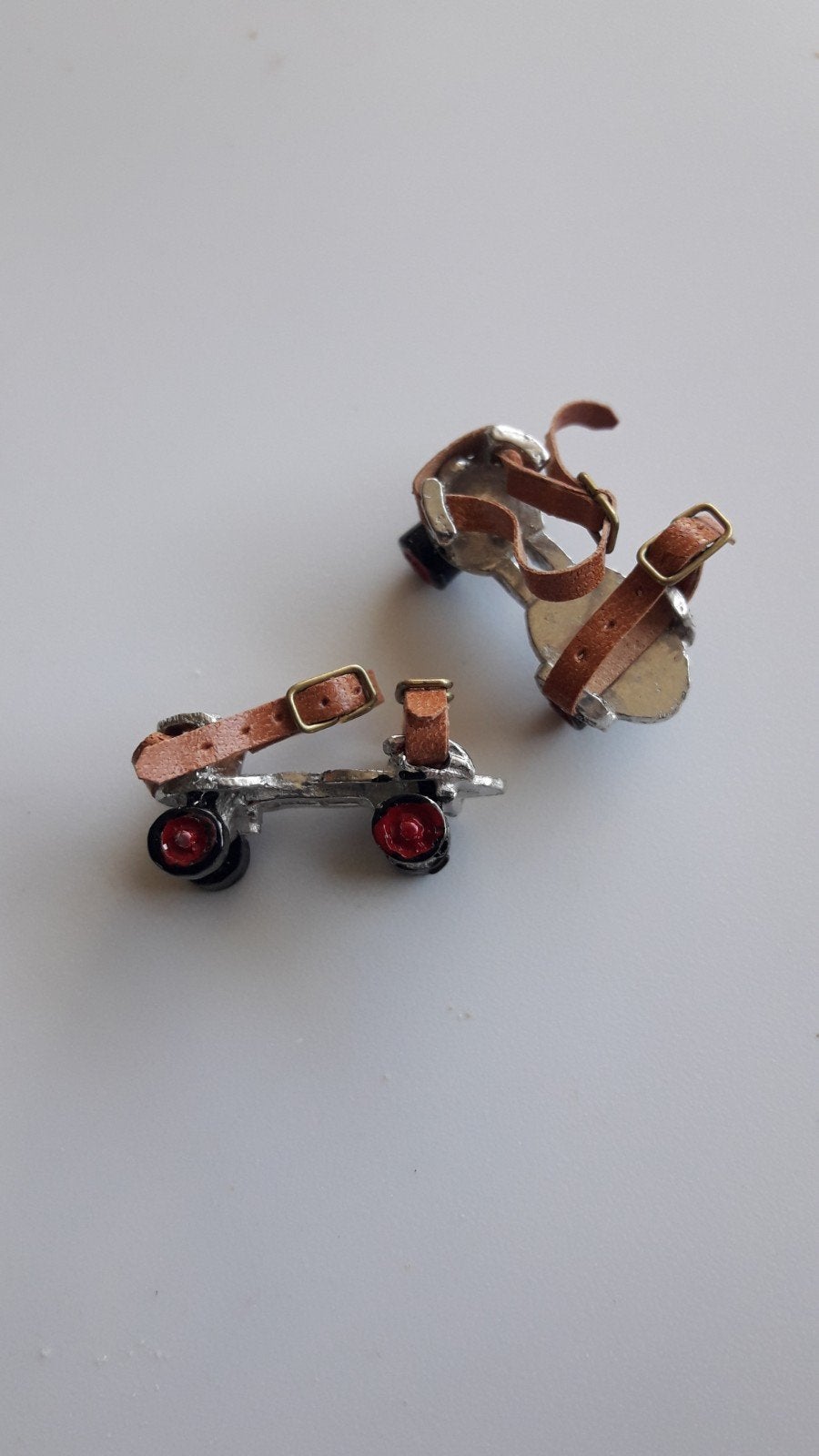 Rolschaatsen, schaal 1:12. Poppenhuis miniatuur., Ophalen of Verzenden, Nieuw, Decoratie