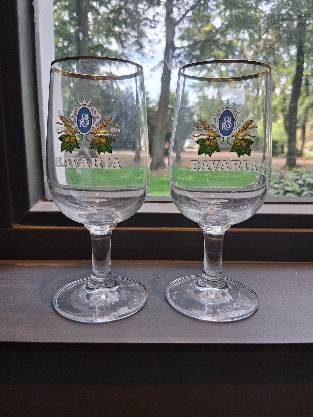 2 bierglazen  op voet bavaria, Verzamelen, Biermerken, Ophalen of Verzenden, Zo goed als nieuw, Glas of Glazen, Bavaria