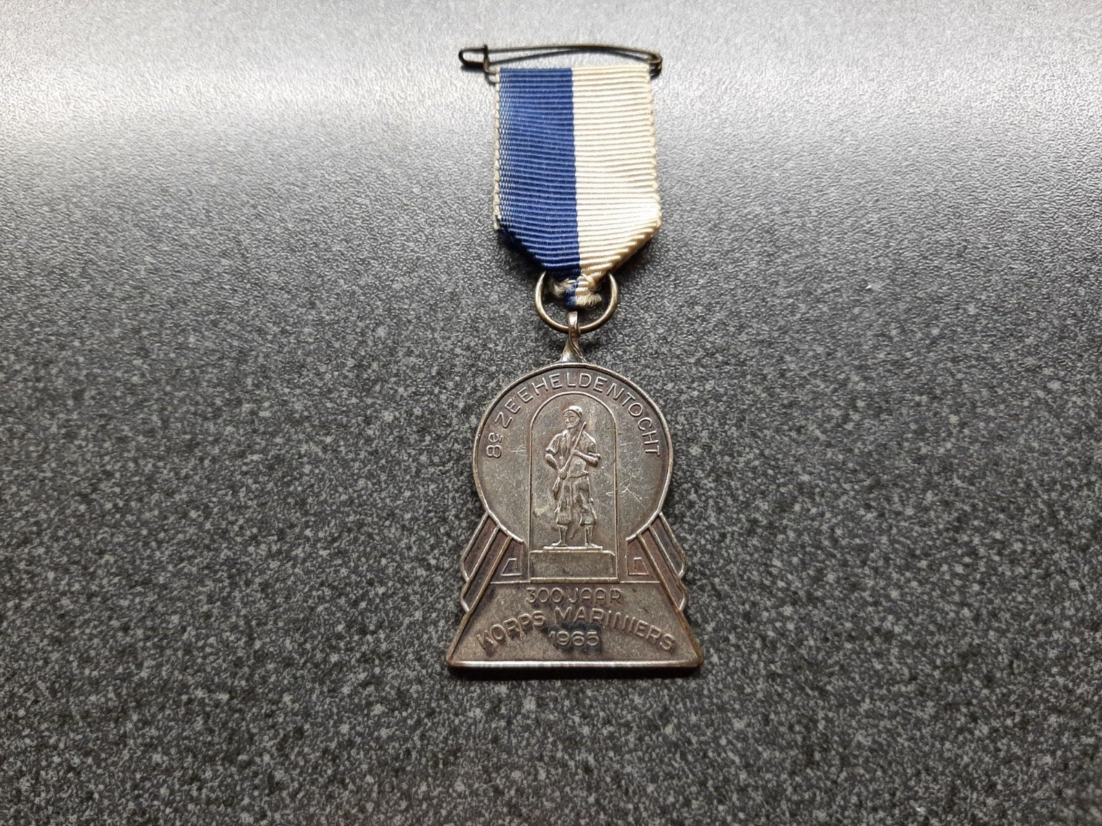 Medaille- 8e Zeeheldentocht / 300 Jaar Korps Mariniers 1965, Ophalen of Verzenden, Marine, Nederland, Embleem of Badge