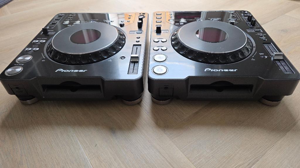 2 stuks Pioneer CDJ1000 MK3 in zeer nette staat, Muziek en Instrumenten, Dj-sets en Draaitafels, Ophalen of Verzenden, Zo goed als nieuw